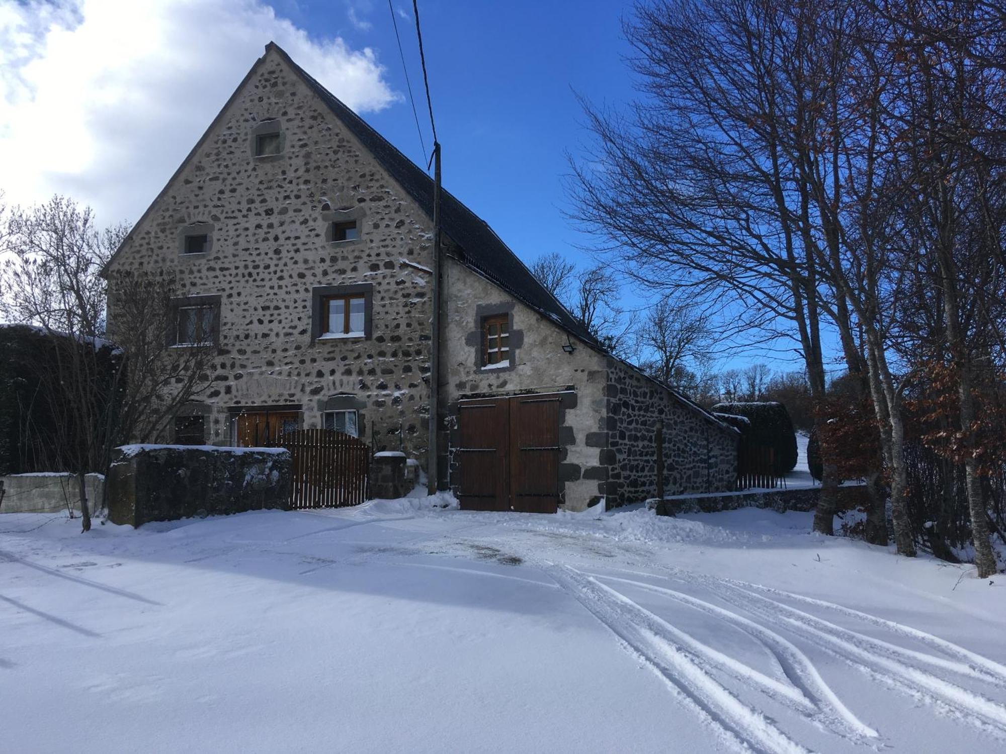 Le Vernet-Sainte-Marguerite Gite Rural - Grange Des Pres Blancs Chaine Des Puys المظهر الخارجي الصورة